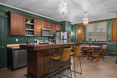 Bespoke Studio Suite, 1 King Bed | Private kitchen | Coffee/tea maker