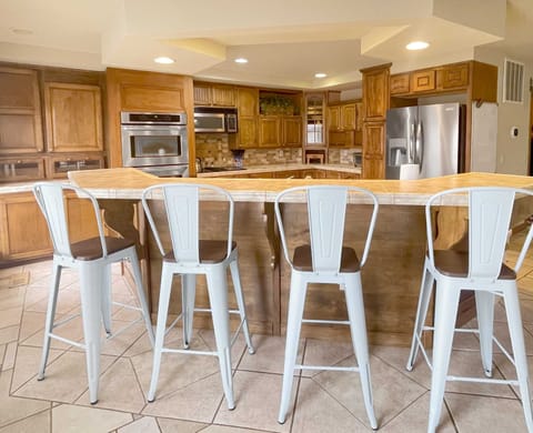 Kitchen Island with bar stools