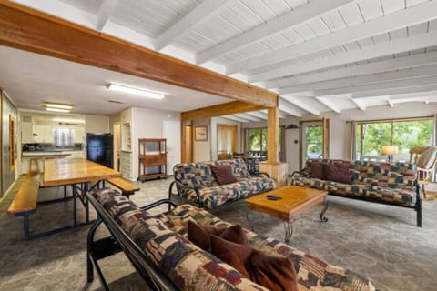 f6b5409a-6143-4e54-b175-faf6961bc818