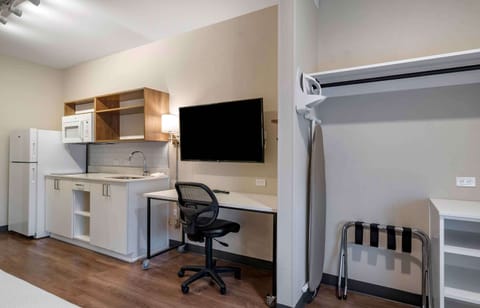 Standard Studio, Non Smoking, Refrigerator & Microwave | Premium bedding, individually decorated, individually furnished, desk