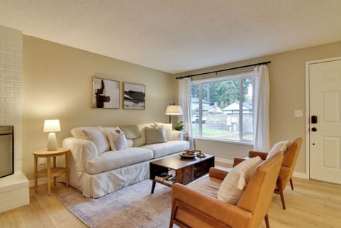Vancouver Vacation Rental | 2BR | 1BA | 1 Step to Access | 804 Sq Ft