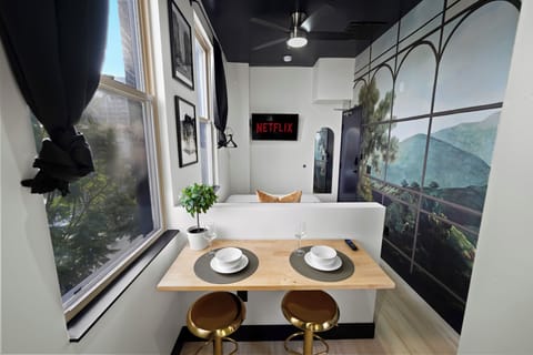 Elite Studio Suite | Private kitchenette | Fridge, coffee/tea maker, paper towels