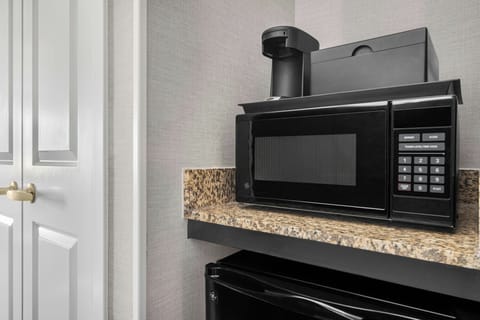 Premium bedding, in-room safe, desk, iron/ironing board