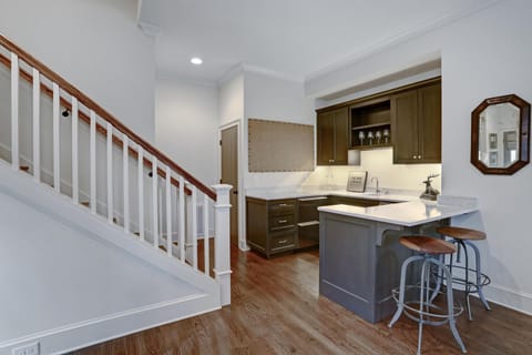 Wet Bar, Lower Level