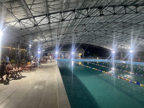 2 outdoor pools