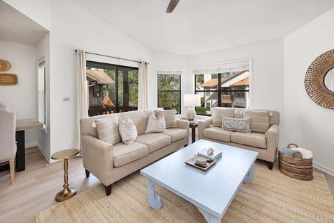 Harbour Oaks 310 - Living Space