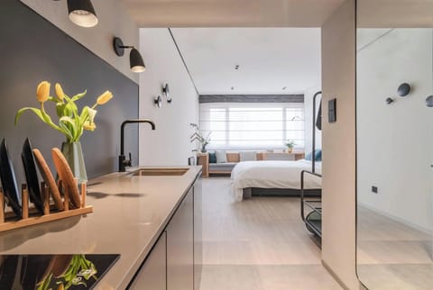 Elite Studio | In-room safe, desk, blackout drapes, soundproofing