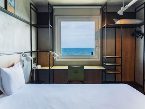 Superior Room, 1 Double Bed, Sea View | Desk, cribs (free), WiFi (free), alarm clocks
