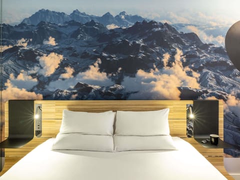 Standard Room, 1 Queen Bed with Sofa bed | Hypo-allergenic bedding, memory foam beds, in-room safe, desk