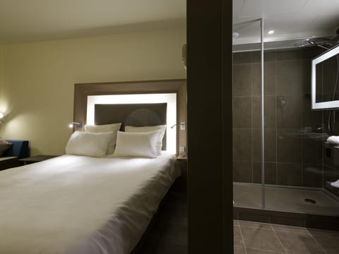 Executive Room, 1 Double Bed | Minibar, in-room safe, desk, blackout drapes