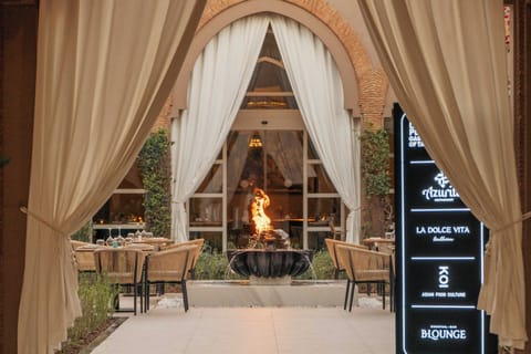 2 restaurants; breakfast, lunch, and dinner served