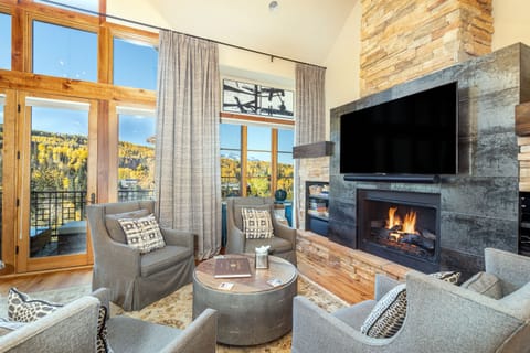 2.0-aspen-ridge-mountain-village-living-room1