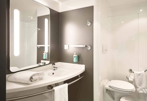 Separate tub and shower, free toiletries, hair dryer, towels