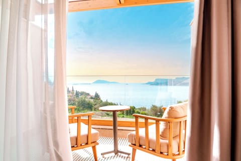 Minibar, in-room safe, blackout drapes, free WiFi