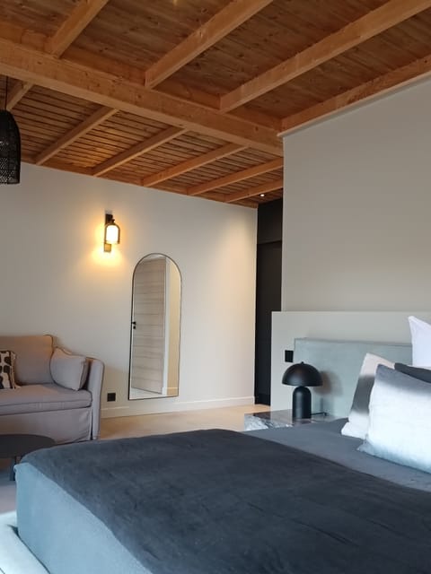 Deluxe Suite, Hot Tub | Premium bedding, minibar, individually decorated, individually furnished