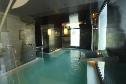 Sauna, hot tub, Turkish bath, body treatments, body wraps, body scrubs