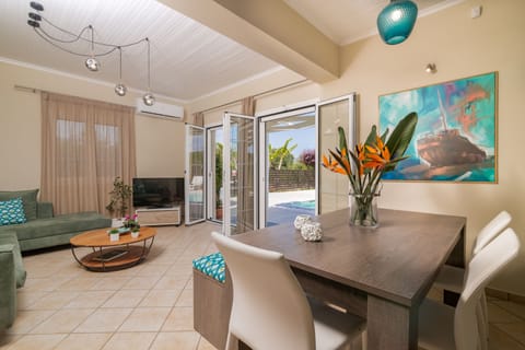 Deluxe Villa | Living area | Flat-screen TV, table tennis