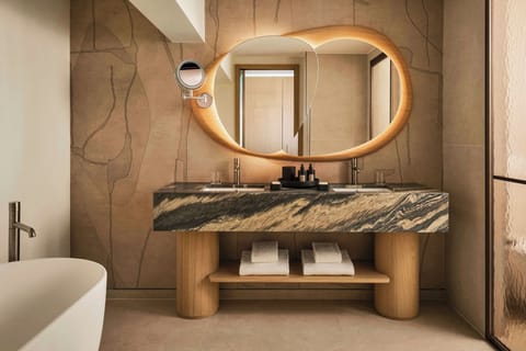 Deluxe Suite, 1 King Bed, Balcony | Bathroom | Free toiletries, hair dryer, bidet, towels