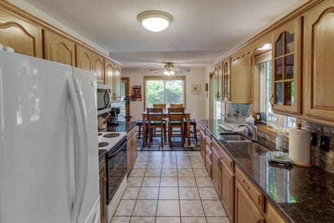 Great Fully Equipped Kitchen