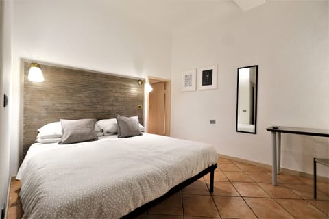 City Apartment | 1 bedroom, Egyptian cotton sheets, premium bedding, down comforters