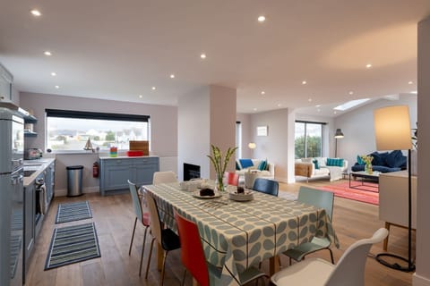 Stone's Throw - Dining area