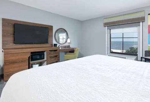 Room, 1 King Bed, Beach View | Desk, laptop workspace, blackout drapes, iron/ironing board