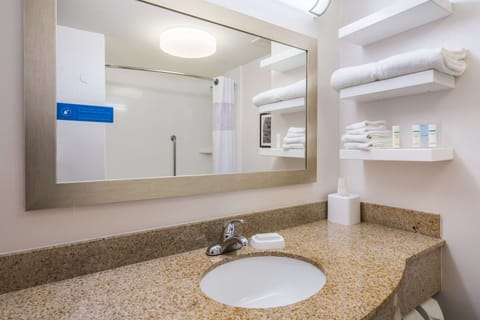 Shower, hair dryer, bathrobes, towels