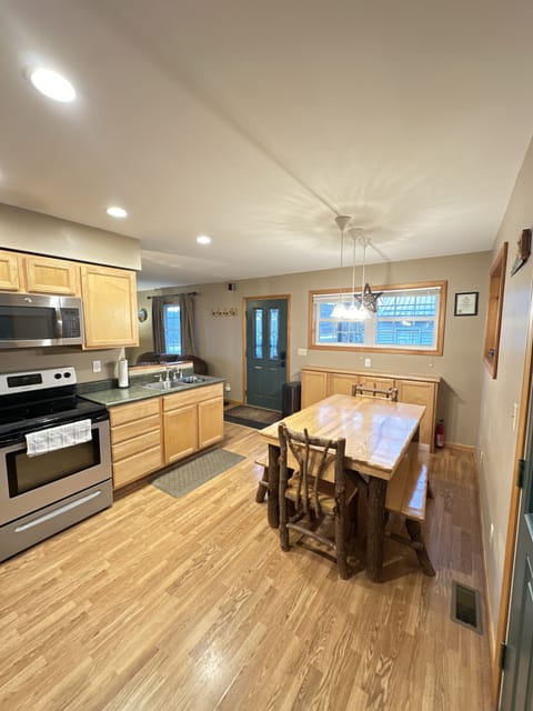 Eat-in kitchen with everything needed to fix any meal you would like. 