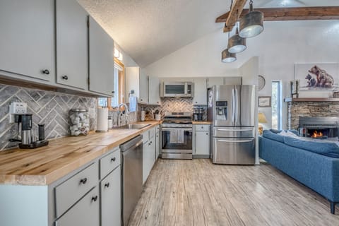 Full kitchen with new appliances
Fully stocked with cookware as well as spices