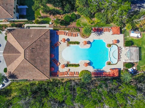 Resort clubhouse with jacuzzi area and a beautiful zero entry pool