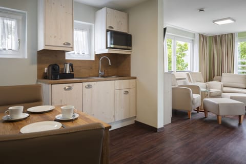 Condo, 1 Bedroom | In-room dining