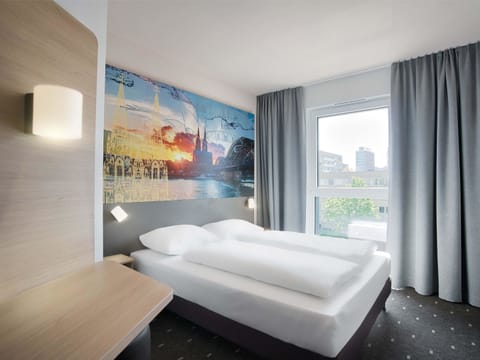 Double Room | Desk, WiFi (free), bed sheets