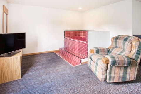 Suite, 1 King Bed, Hot Tub | Cribs/infant beds, rollaway beds, free WiFi, bed sheets