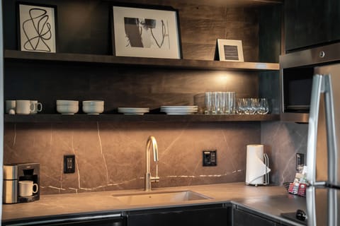 Fridge, microwave, stovetop, dishwasher