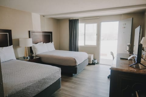 Desk, laptop workspace, free WiFi, bed sheets