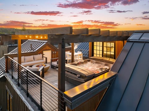 Rooftop Lounge and Hot Tub with Incredible Views