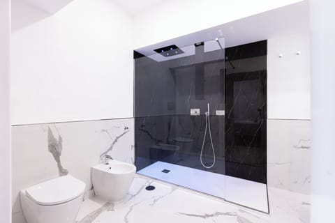 Junior Suite, Balcony, Sea View | Bathroom | Free toiletries, bathrobes, slippers, bidet