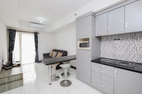 Apartment, 1 Bedroom | Private kitchen | Fridge, stovetop, cookware/dishes/utensils, dining tables