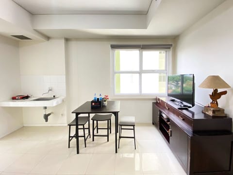 Apartment, 2 Bedrooms | Living area | TV