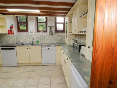 Fridge, dishwasher, cookware/dishes/utensils