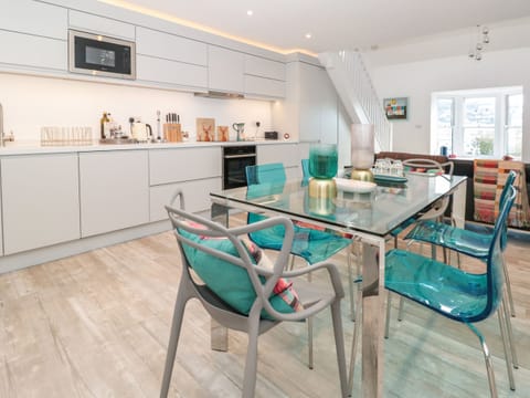 Fridge, dishwasher, electric kettle, toaster