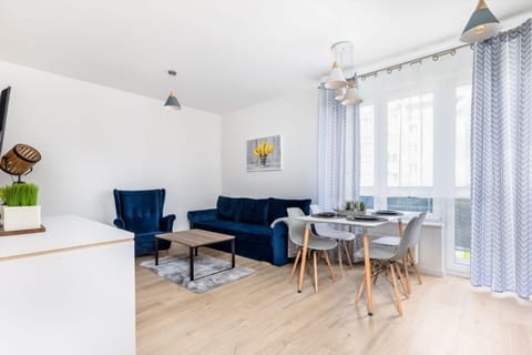 Comfort Quadruple Room, 1 Bedroom | In-room dining