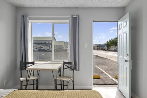 Basic Room | Premium bedding, laptop workspace, free WiFi, bed sheets