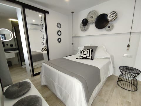Double Room, 1 Double Bed, Non Smoking | Down comforters, free WiFi, bed sheets