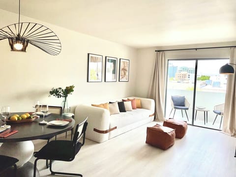 Living/Dining Room (1)
