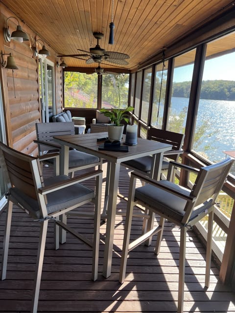 Outdoor Dining Screened Porch