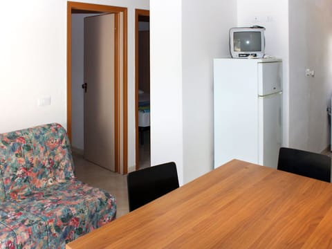 Furniture, Table, Building, Wood, Comfort, Interior Design, Flooring, Floor, Hardwood