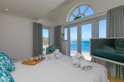 2 bedrooms, individually decorated, individually furnished, free WiFi