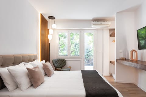 Deluxe Apartment | Egyptian cotton sheets, premium bedding, memory foam beds, in-room safe