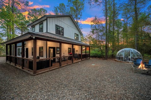 WHITE TAIL RETREAT is a fun, family-friendly cabin surrounded by towering pines, featuring a hot tub, Hypedome, fire pit, playground, and plenty to enjoy indoors.
